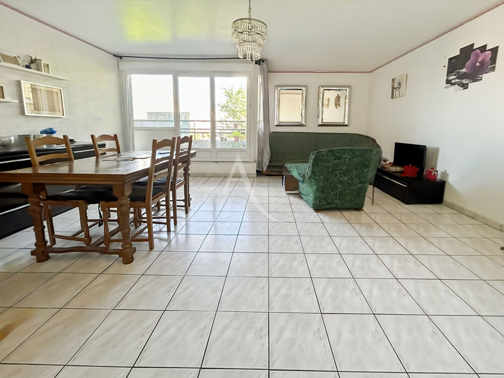 Appartement 4 pièces de 91 m² avec balcon et box à Cergy