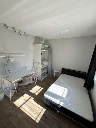  Appartement à louer 5 pièces 80 m²
