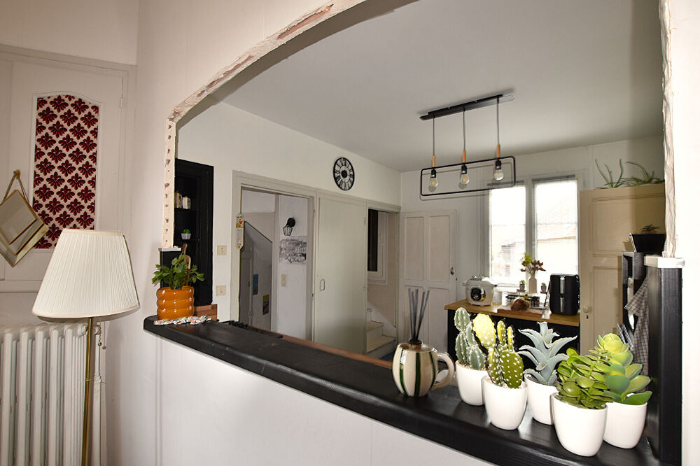 Vente Maison MAISON DE VILLE ATYPIQUE AVEC TERRASSE, VUE SUR LA BESBRE : Lapalisse