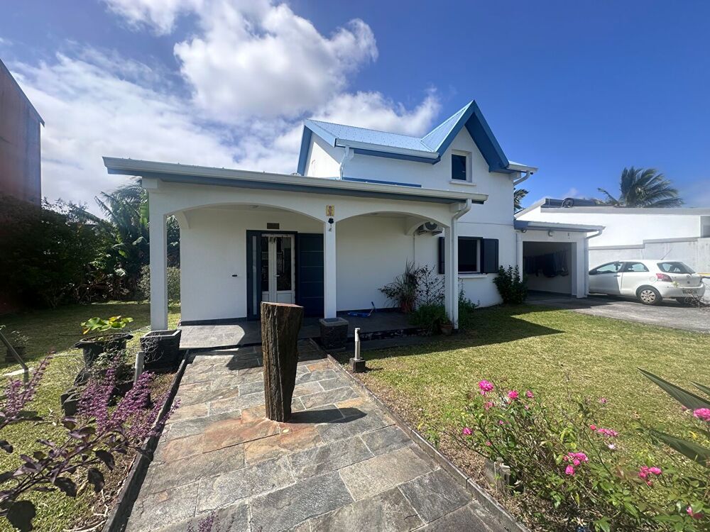 Vente Maison Maison 4 pièces 117 m² avec grand terrain piscinable à Sainte-Suzanne Sainte suzanne
