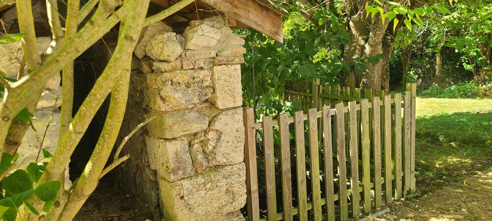 Vente Maison PROPRIÉTÉ EN PIERRE À RÉNOVER ? BEAU POTENTIEL ET ENVIRONNEMENT VERDOYANT À FAUROUX Fauroux