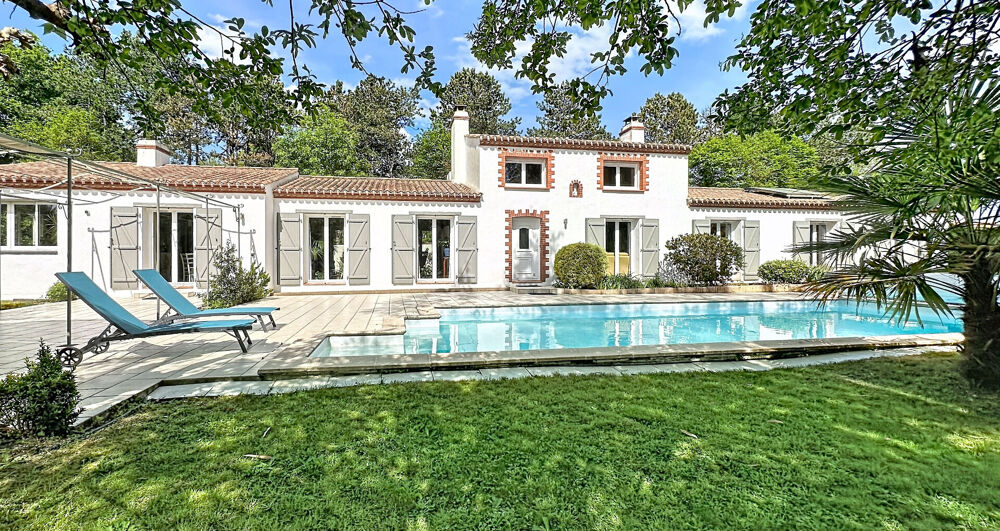 Maison 9 pièces 220 m² · à Challans · 220 m² · 613 600 €
