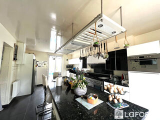  Villa � vendre 15 + pi�ces 553 m�