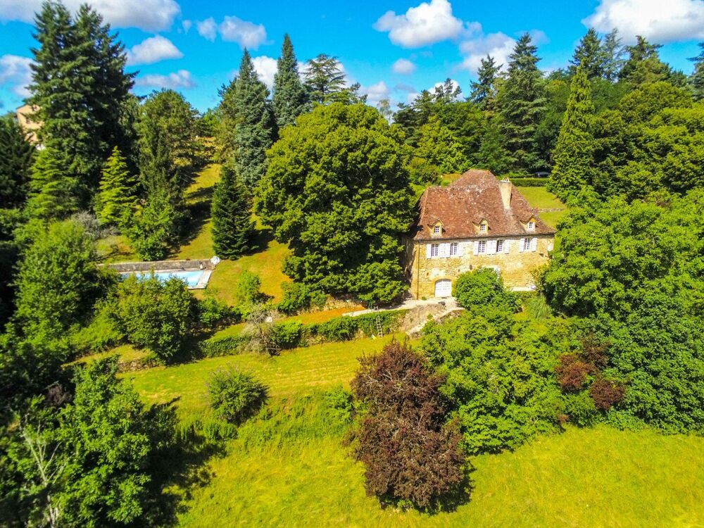 Maison bourgeoise en pierres avec terrain de 14 000m2 et piscine, à Figeac