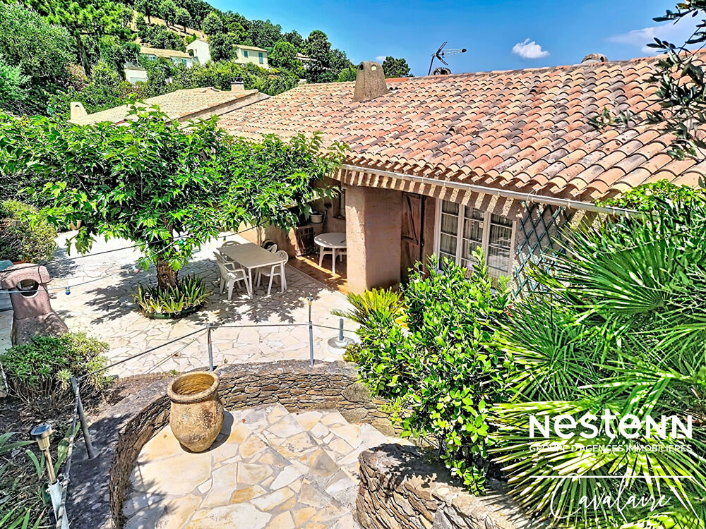 Vente Maison Maison d'environ 184 m² sur deux niveaux et un terrain d'environ 500 m² avec vue sur le golfe de Saint Tropez à proximité du cen La croix valmer