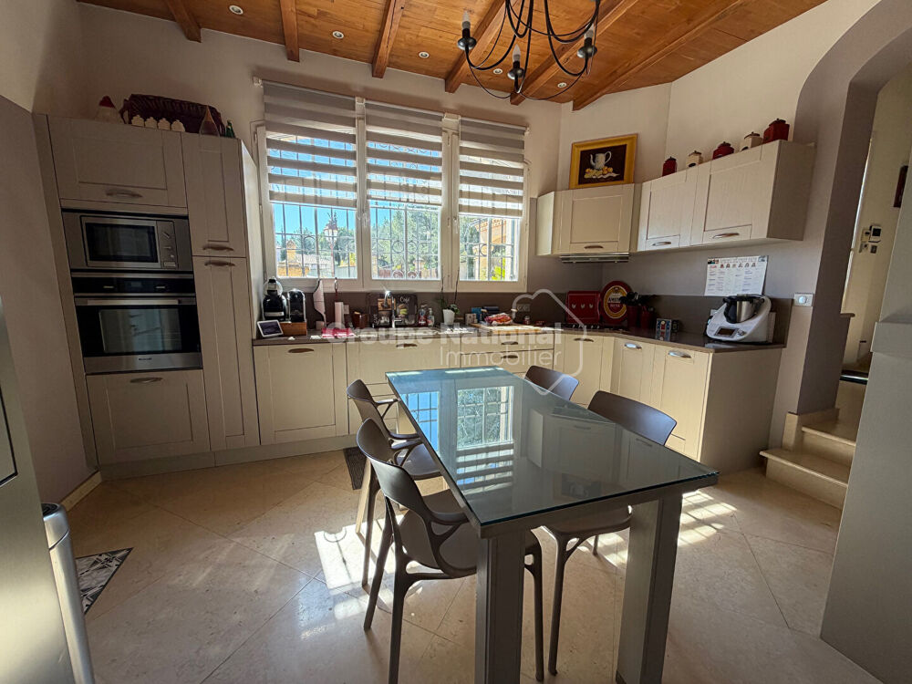 Villa Caveirac 6 pièce(s) 163 m2 sur 1200m2 avec piscine