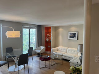  Appartement à louer 3 pièces 77 m²