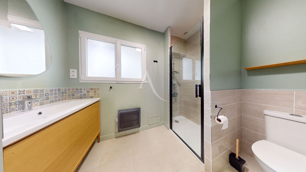 Maison rénovée avec soin 2 chambres, bureau et jardin clos