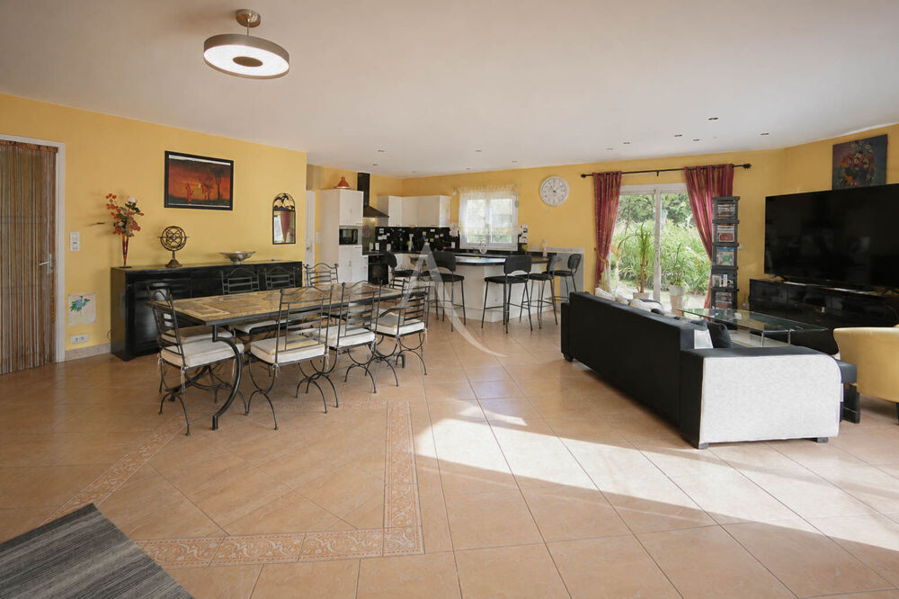 Vente Maison Proche Morlàas -Maison familiale de plain-pied - 145,65 m² - 5 chambres - Terrain 1 820 m² - Barinque