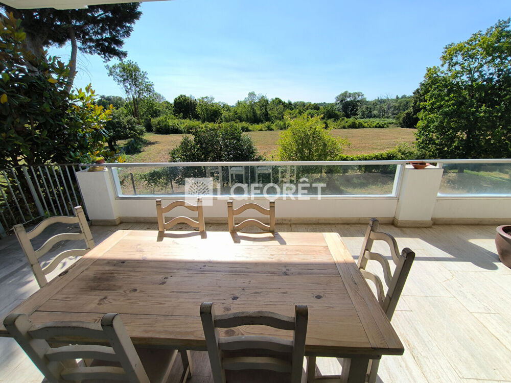 Maison Saint Martin La Garenne 10 pièces 361.8 m²