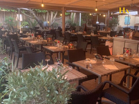   Magnifique restaurant, très belle opportunité, bon chiffre d'affaires. 