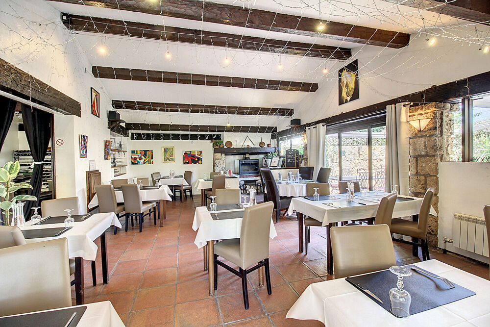   A VENDRE ! Murs commerciaux restaurant Tourtour 5 pièces 210 m² Tourtour