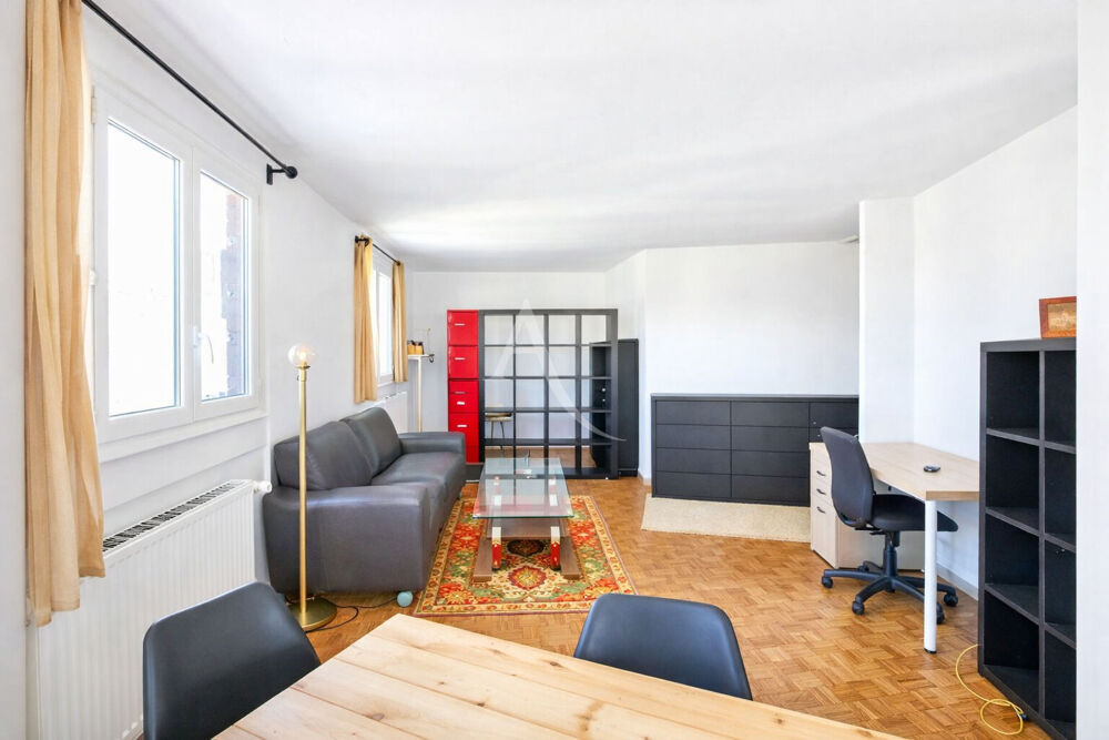 Appartement meublé en dernier étage sans ascenseur au calme
