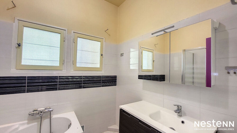 A Vendre en viager libre d'occupant Maison de 260 m² avec garages, piscine et jardin à Valence-sur-Baïse