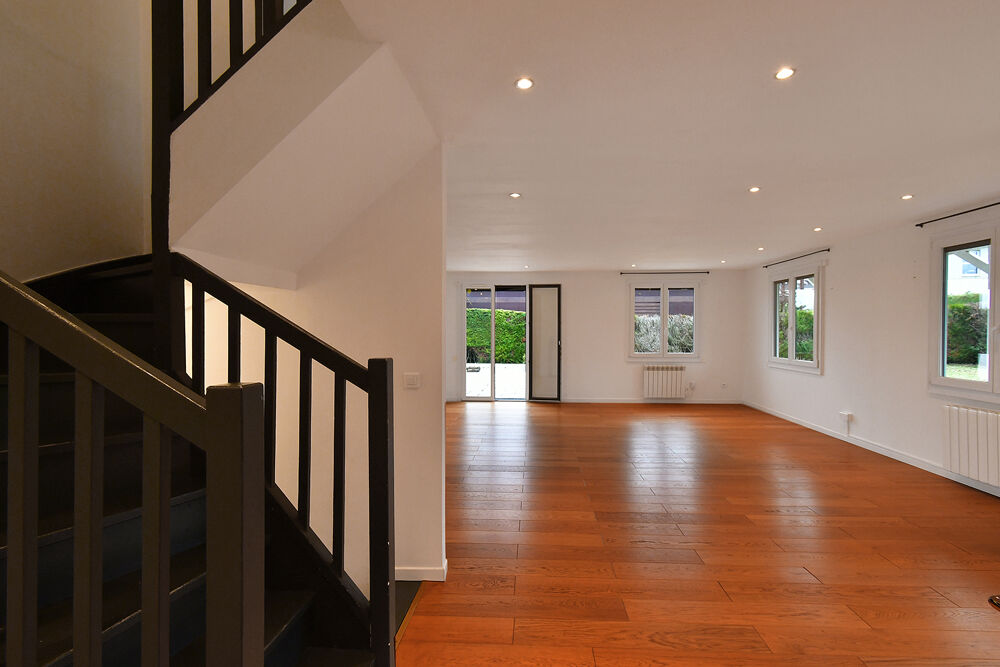 � vendre  Maison Cessy (01170)