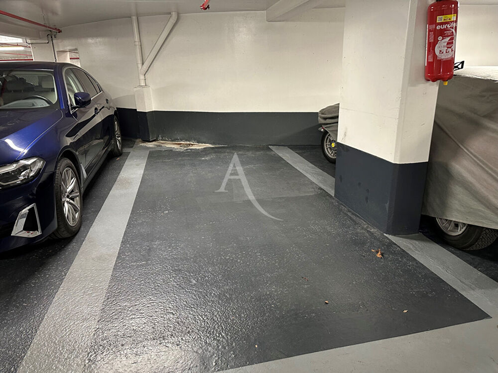 Vente Parking/Garage Emplacement de parking au pied de la Tour Eiffel Paris 7
