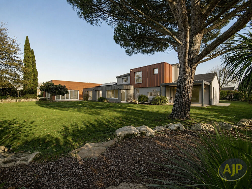 LEGÉ- Villa avec piscine intérieure !