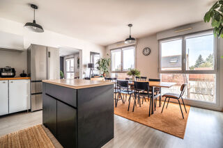  Appartement à louer 3 pièces 83 m²