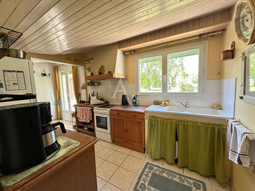 Maison plain pied 2chambres + bureau en campagne d'Aizenay avec dépendances