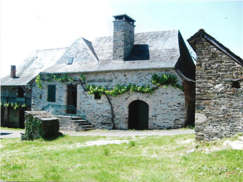   EXCLUSIVIT� - PROPRI�T� DE CARACT�RE EN PIERRE - XVIIe & XVIIIe SI�CLES - POTENTIEL EXCEPTIONNEL Maison - 6 pi�ce(s) - 179 m�