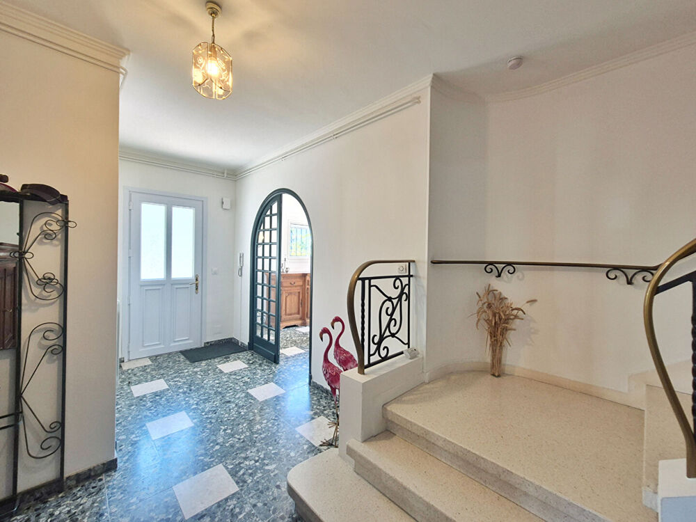 Vente Maison Jardin de Bassins, Maison méridionale lumineuse. 5 chambres, garage , grande terrasse et jardin arrière intime Beziers