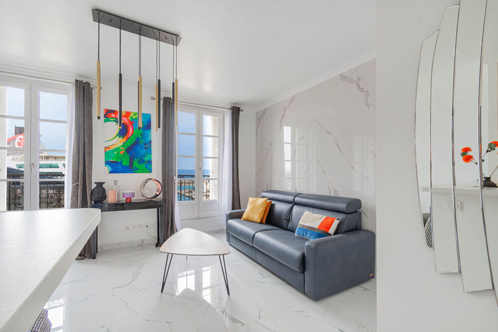 Location Appartement Magnifique Studio Meubl de 34m2 Entirement Rnov avec Vue sur Mer Marseille 2