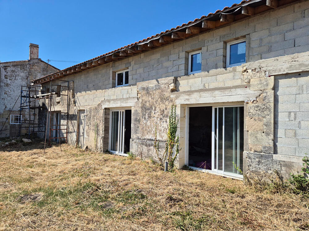 Maison avec beau potentiel à Anglade