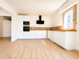 Vente Appartement A vendre - Appartement T3 de 69 m² refait à neuf avec cave et ascenseur, possible stationnement 