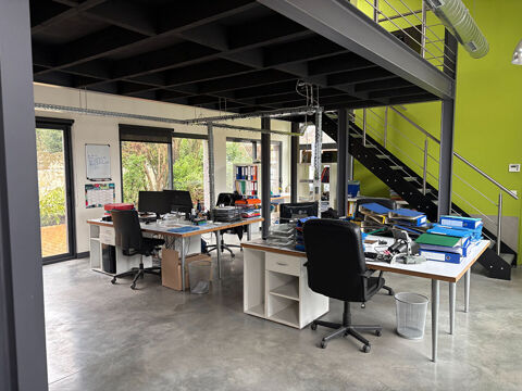   � LOUER ! Local professionnel ou commercial de 120 m� avec terrasse, parking et nombreux atouts 