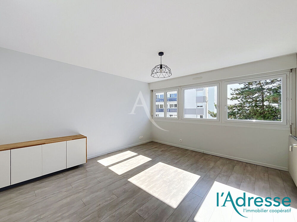 Vente Appartement Appartement Laval 4 pièce(s) avec parking et balconnet Laval