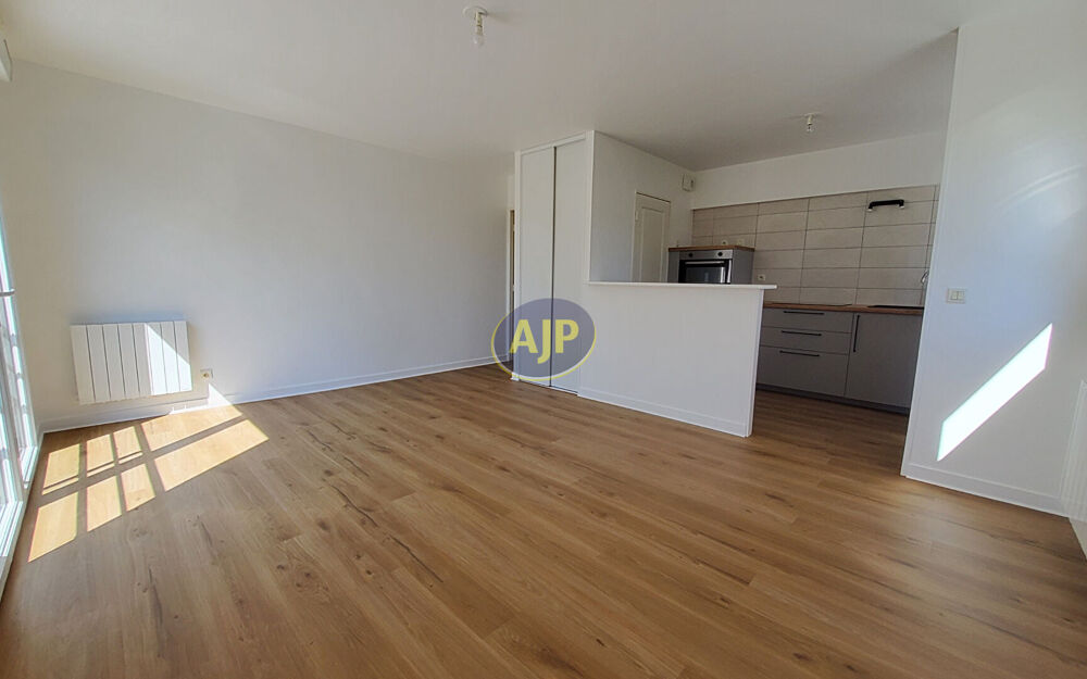 Location Appartement PONTIVY - Appartement T2 entièrement rénové de 45,33 m² Pontivy