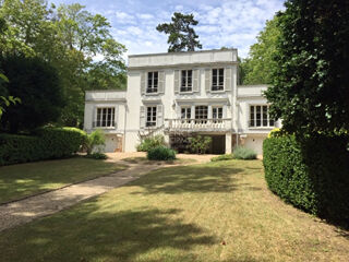  Maison à louer 8 pièces 240 m²