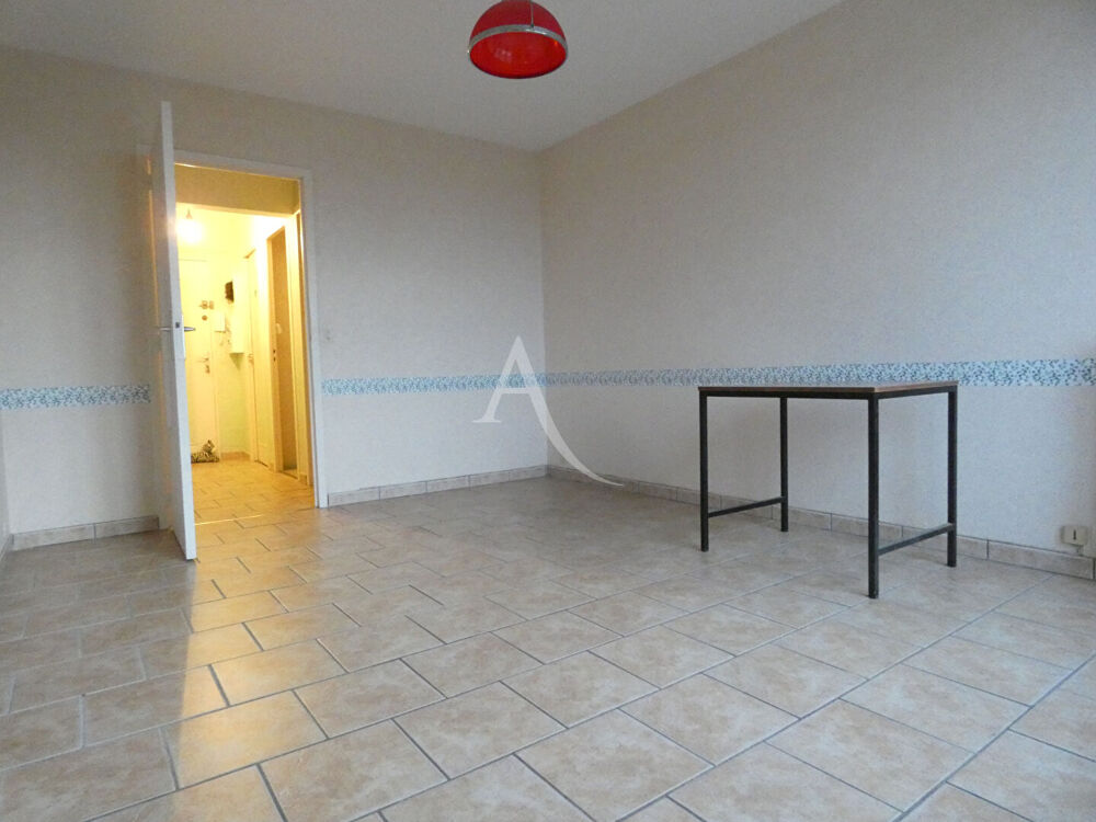 Location Appartement Appartement NEUVILLE AUX BOIS   2 pièce(s)   50 m2 Neuville aux bois