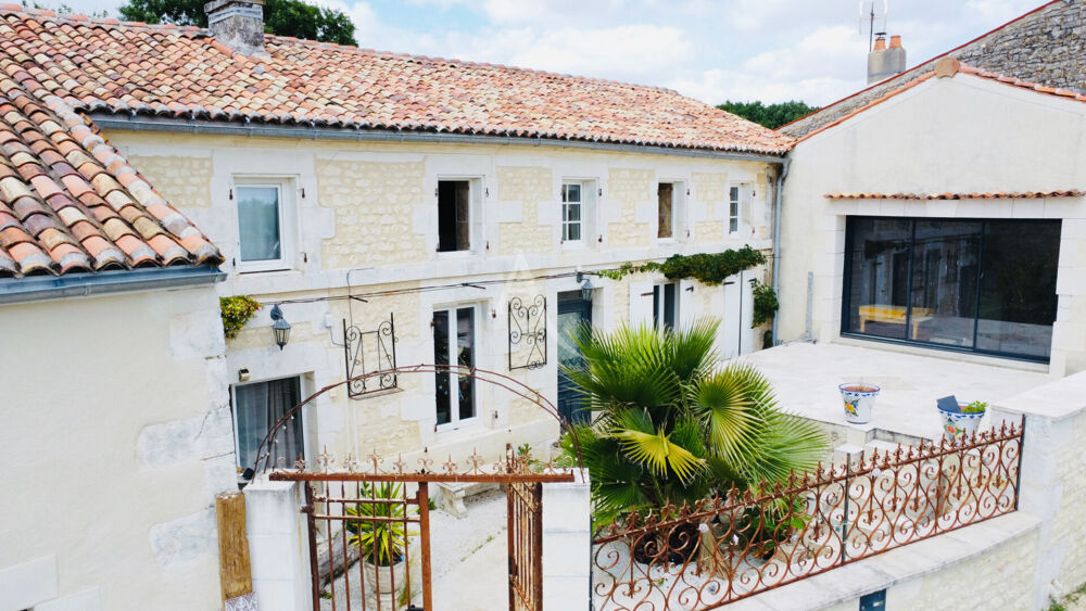 Charentaise de caractère rénovée - 224m² de charme et de potentiel