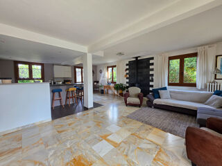  Maison  vendre 8 pices 225 m