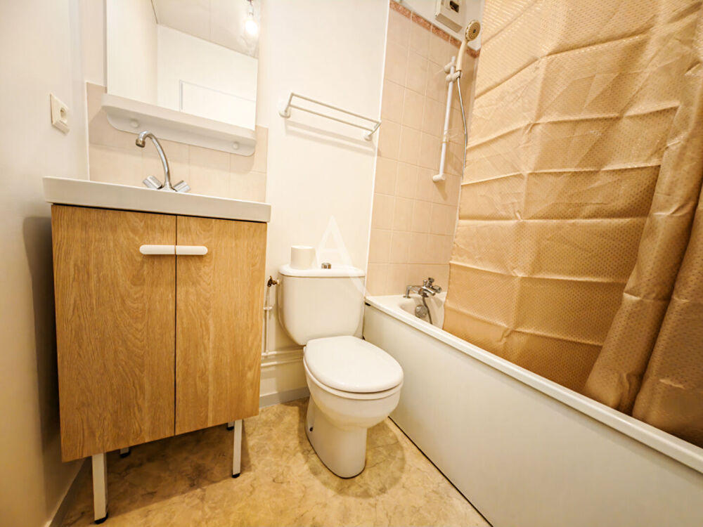 STUDIO 25m² RÉNOVÉ + BALCON + PARKING - JOUY LE MOUTIER