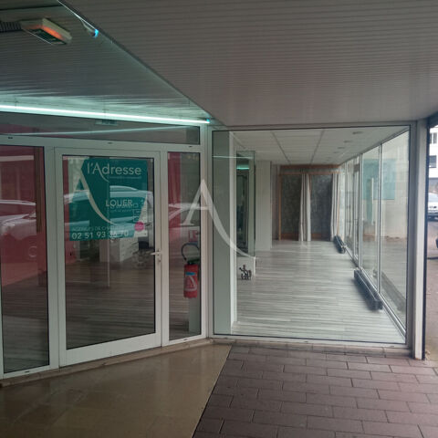   Challans, local commercial Challans de 75 m² 