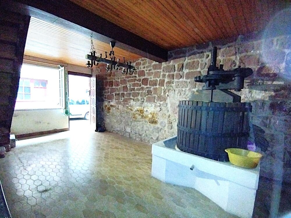 VILLECOMTAL - MAISON DE VILLAGE 106m²