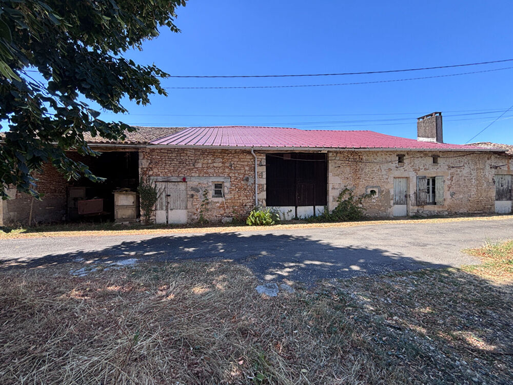 Vente Remise/Grange Deux granges avec dépendances et jardin offrant un fort potentiel de rénovation Vouleme
