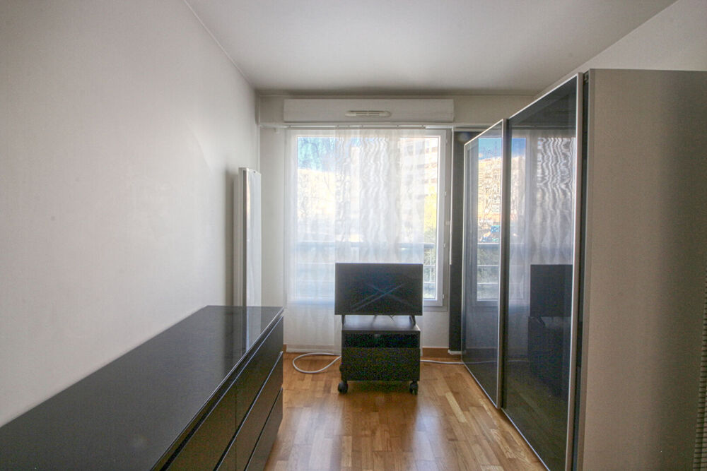 Location Appartement Studio 28 m² + balcon, parking et cave Antony