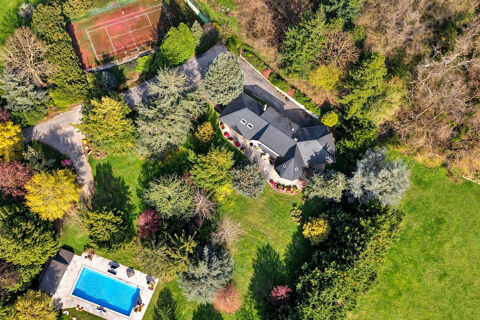   Propri�t� de caract�re 310m� de type 9 avec piscine et d�pendances sur parc arbor� de 2ha Maison - 9 pi�ce(s) - 310 m�