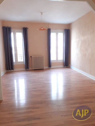  Appartement à louer 4 pièces 106 m²
