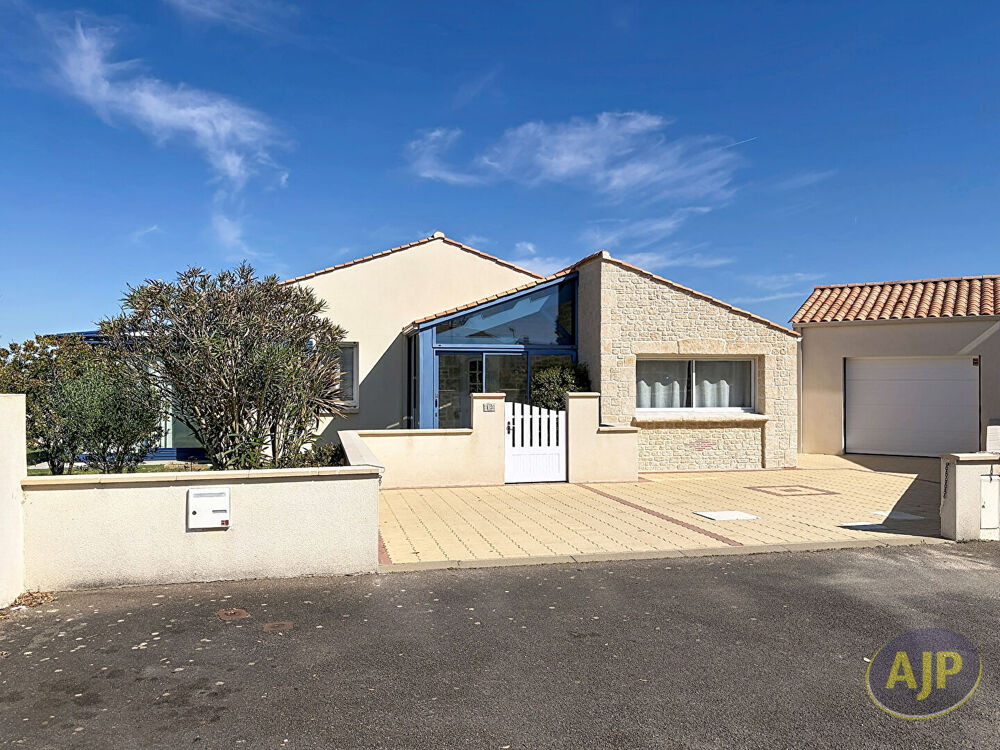 Vente Maison Maison Longeville Sur Mer , 3 chambres, 99 m2 environ, garage piscine proche mer. Longeville sur mer