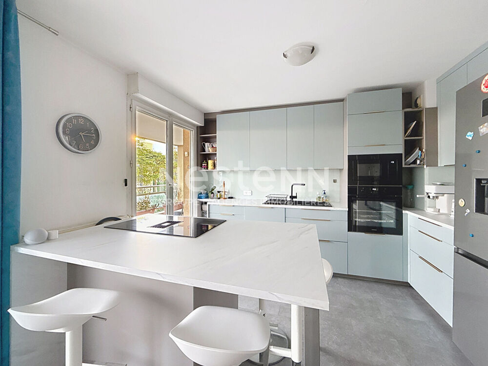 Vente Appartement Grand Appartement T2 avec une chambre, grande terrasse Parking privé Piscine - 69500 BRON Bron