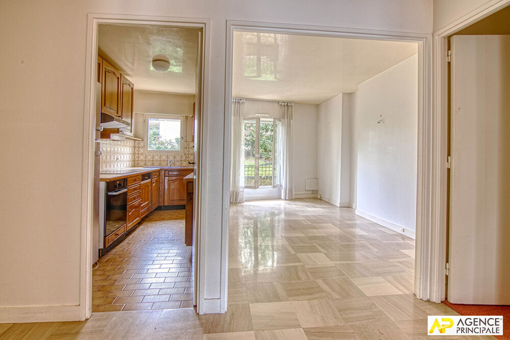 Vente Appartement Versailles Ermitage Appartement traversant 5 pèces 127 m² avec terrasse , 4 caves et 2 places de parking en sous-sol Versailles