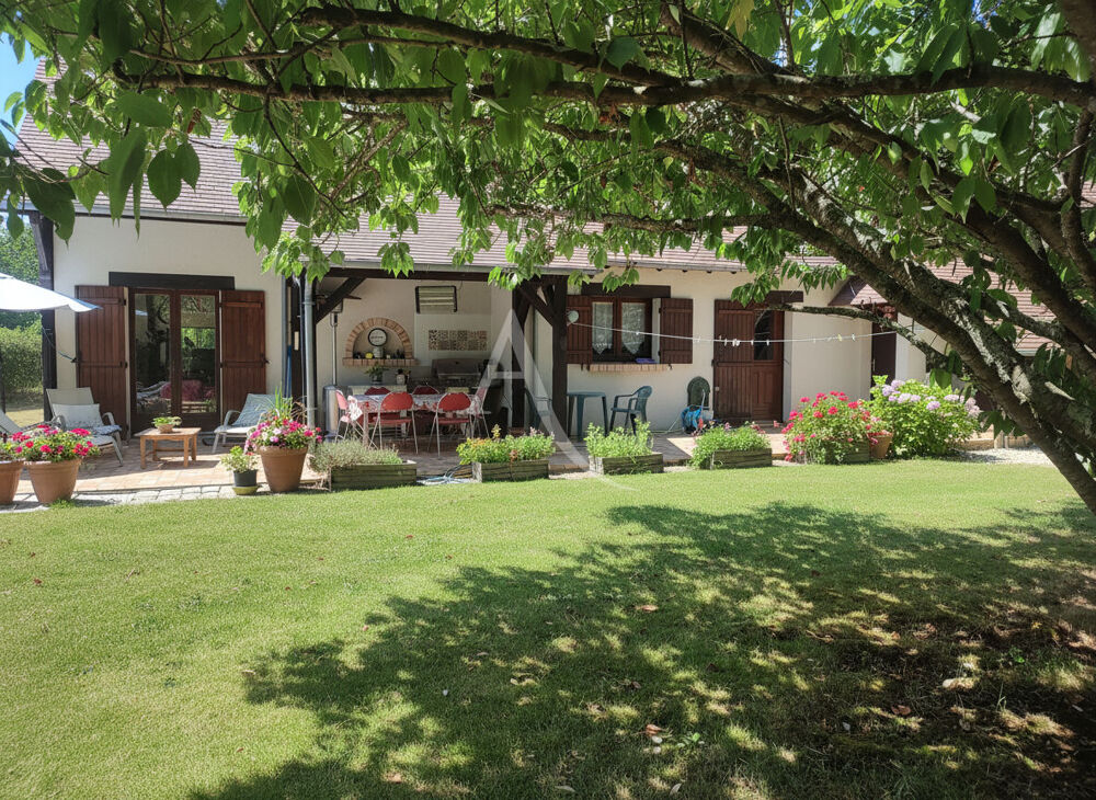 Dans un domaine de standing ! Belle maison de type Solognote avec piscine