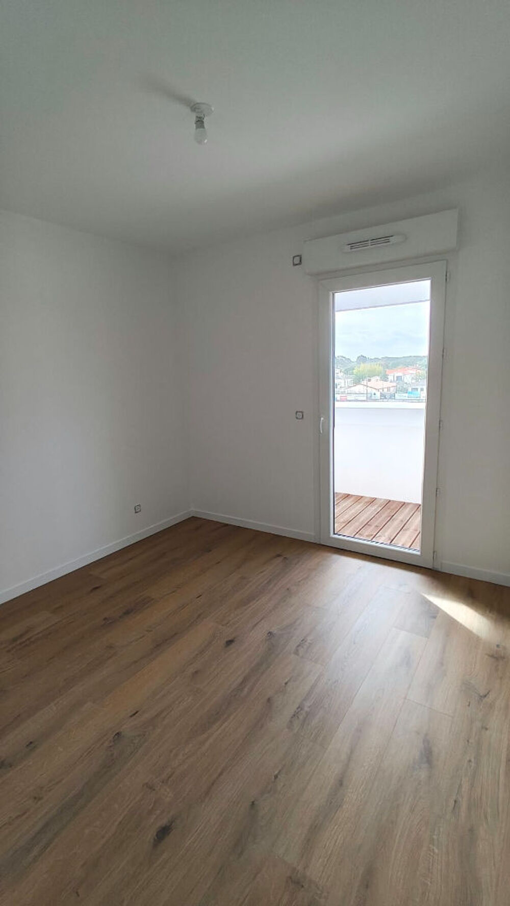 Confortable T5 avec jolie terrasse proche toutes commodités