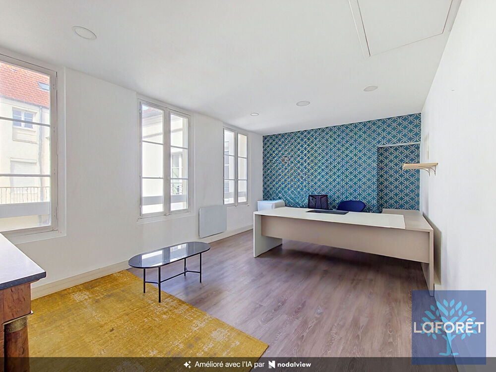   BUREAUX EN COUR DE VILLE D'ARPAJON 