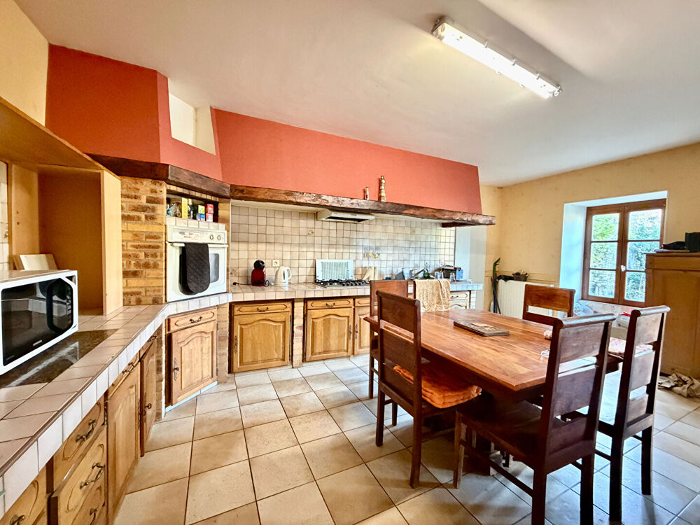 Magnifique maison de 4 chambres avec deux granges et un grand garage