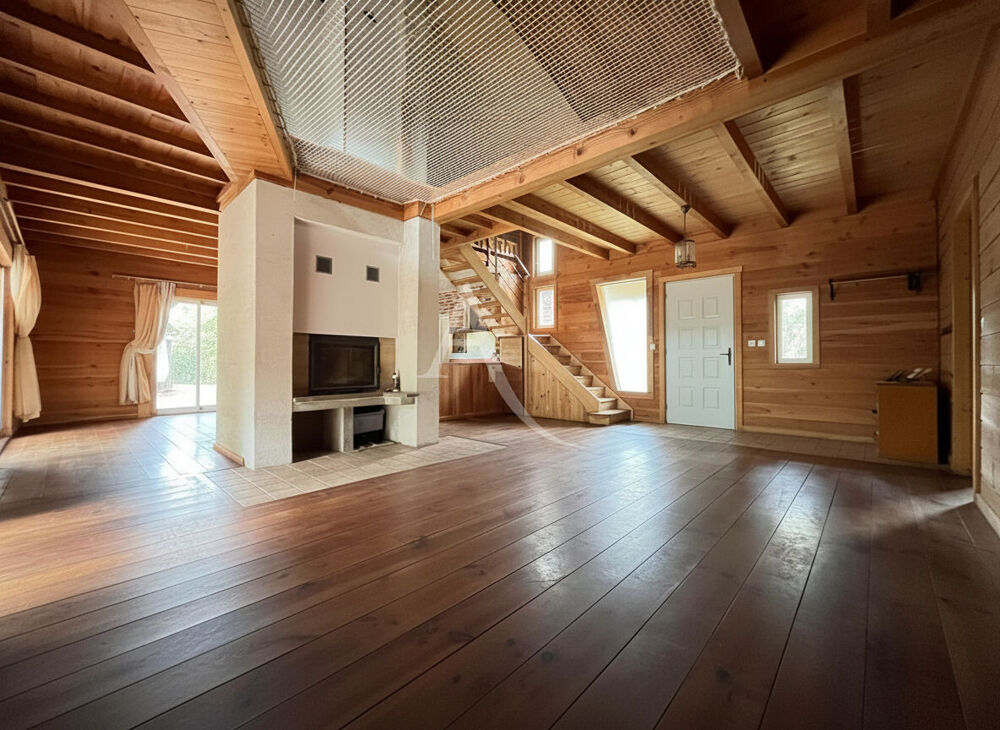 Vente Maison Grande maison familiale de 185m² avec studio indépendant sur plus de 2300m² de terrain ! Saint sulpice la pointe